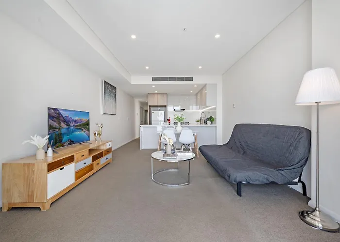Luxury 2B2B In Hurstville With Bay & Skyline Views