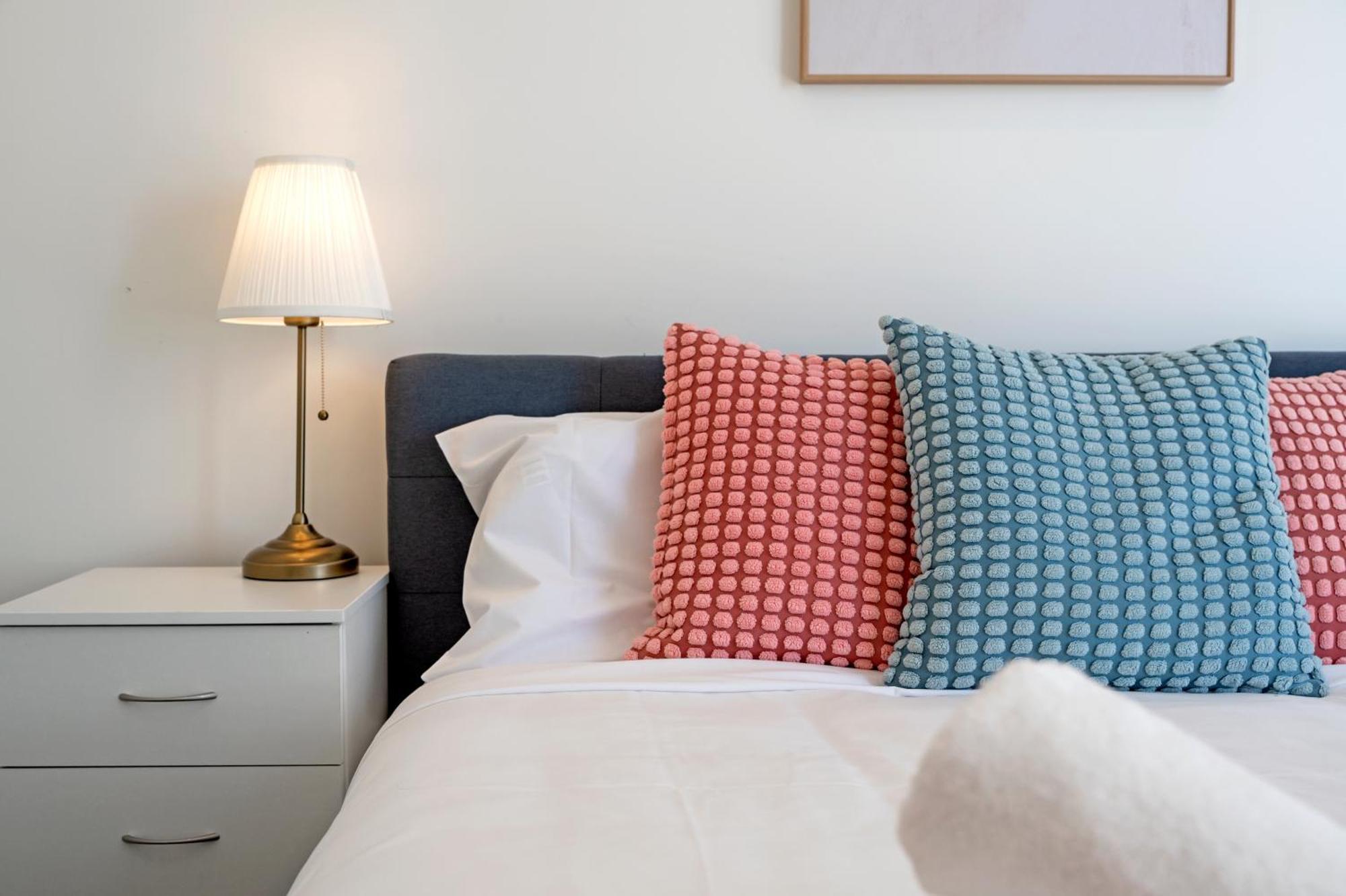 Luxury 2b2b In Hurstville With Bay & Skyline Views Apartment *
