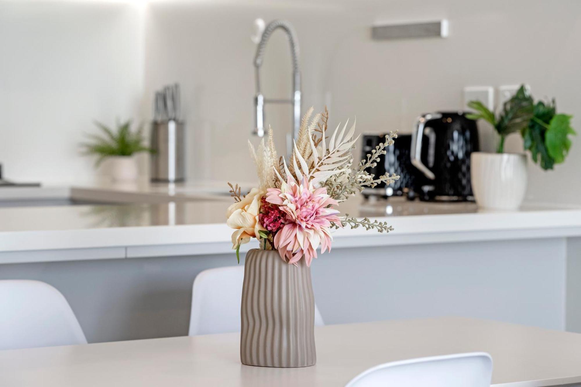 Luxury 2b2b In Hurstville With Bay & Skyline Views *
