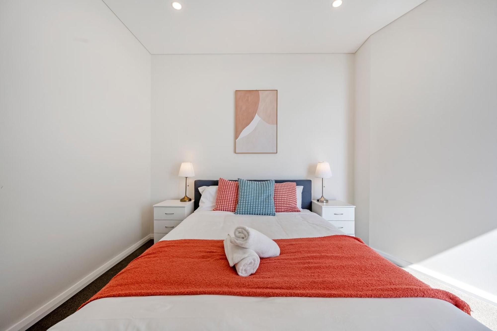 Luxury 2b2b In Hurstville With Bay & Skyline Views