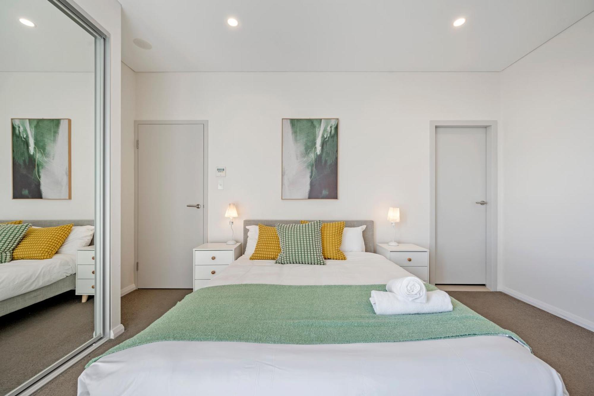 Luxury 2b2b In Hurstville With Bay & Skyline Views